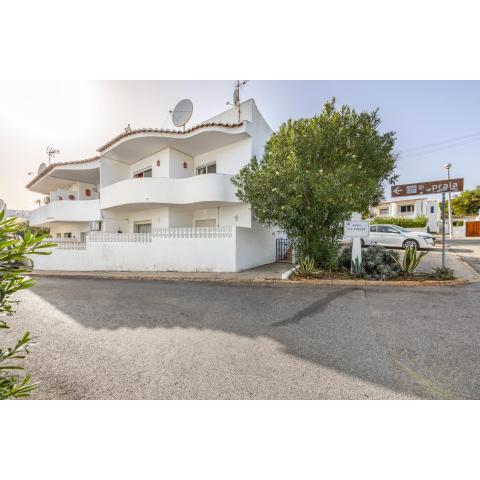 CoolHouses Algarve, Luz, 1 bed flat, top floor, a stone's throw to the beach, Casa Isabell