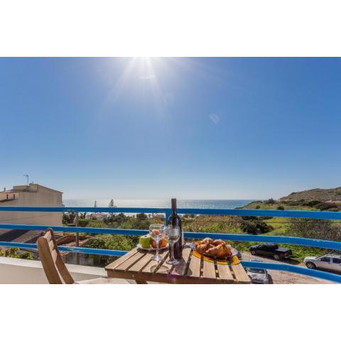 CoolHouses Algarve Luz, 2 Bed top floor flat, amazing sea view, central. Delicia do Sol