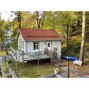 Cozy cabin, neighbour to lake & national park