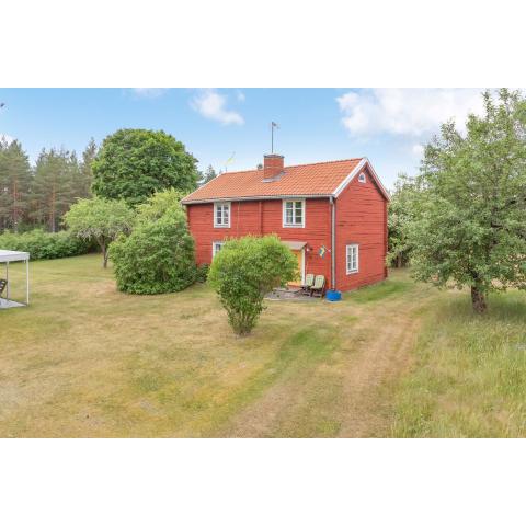 Cozy cottage with proximity to lake with jetty