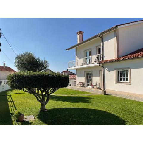 CRALS - Casa da Guilheta ' Family & Friends - Beach Home with Greenhouse '