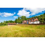 Croft House Sleeps 14 ꕤ Country Views nr Salisbury