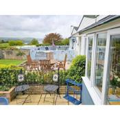 Dart Haven - cheerful holiday bungalow in Galmpton