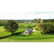 Deer Den timber clad cabin with hot tub, up private lane