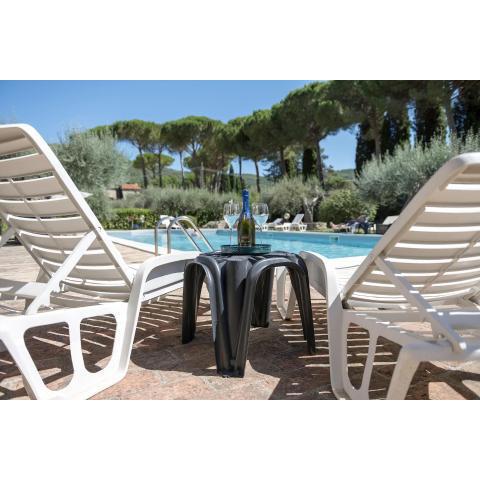 Dolce Far Niente Apartment with pool & parking