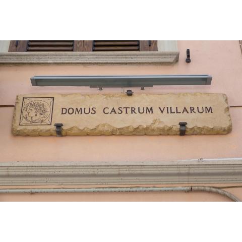 DOMUS CASTRUM VILLARUM B&B