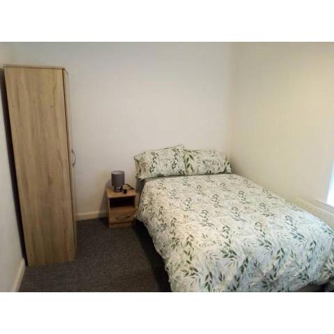 Double-bed (H2) close to Burnley city centre