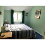 Double Room in Character Cottage With Parking, Beaulieu, New Forest