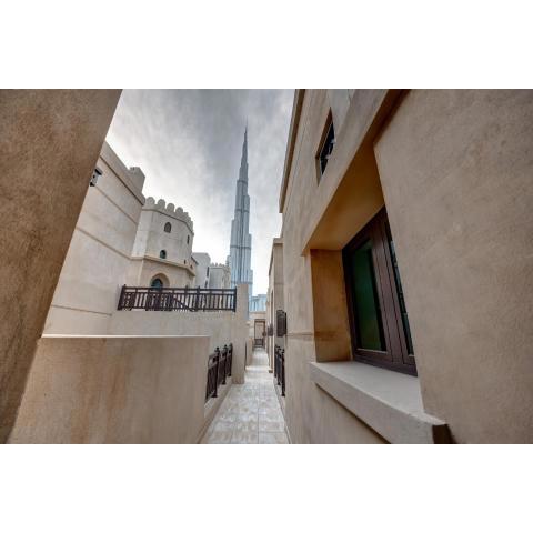 Durrani Homes - Unique Garden Apt at Souk Al Bahar besides Dubai Mall & Burjkhalifa with private jaccuzi