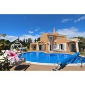 Elegant Vilamoura Old Village Villa Short walk to all restaurants and bars Villa Nataliza