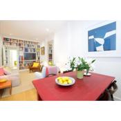 English Retro 2BR apt, moments from Battersea Park