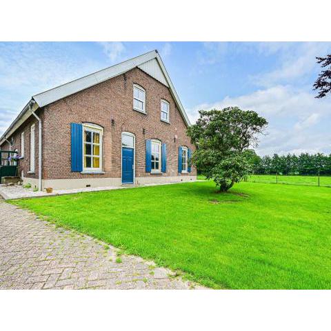 Farmhouse in De Heurne near the forest