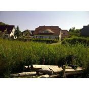 Ferienhaus Boddenkiek mit Wasserblick in Seedorf