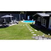 FeWo Meyer mit privatem Pool & Gartensauna