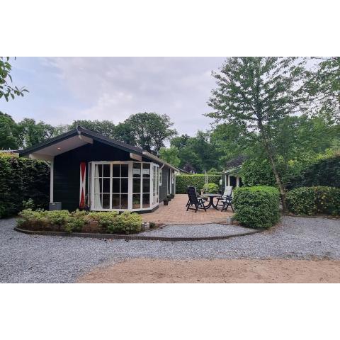 Fijn chalet met grote tuin op de Veluwe