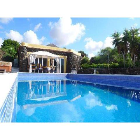 Finca Toredo Large Heated Pool,Hot Tub,Bar/Games Room,Gym,Cave, Free WiFi