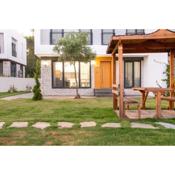 Flat w Spacious Garden 5 min to Beach in Milas