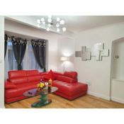 Glasgow Comfortable and Modern 3 Bedroom Mid Terraced Villa