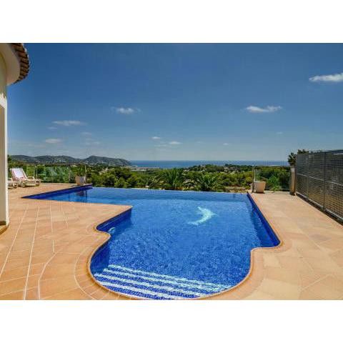 Great villa in Moraira with infinity pool