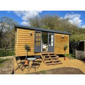 Hettie Luxury shepherds hut