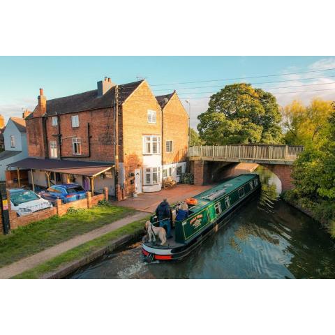 Hidden Gem Canal Facing Retreat with lovely walks