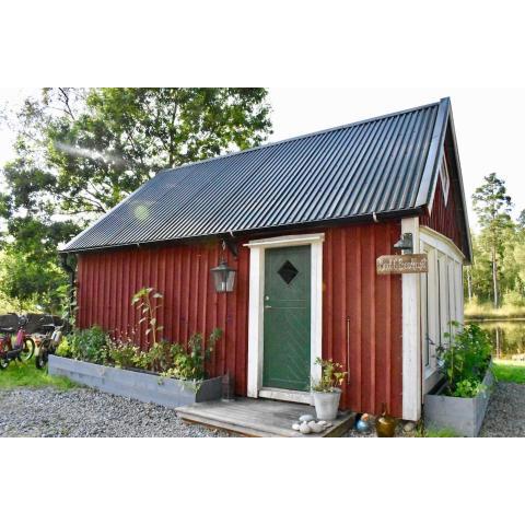 Himlakull B&B. Near the forest with swimming pond.