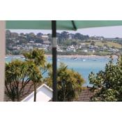 Holiday home with Estuary Views, parking & balcony