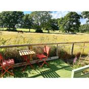 Holly Tree Cottage - 3 bedrooms and large garden with optional glamping double outside