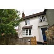 Idyllic 3 Bedroom Cottage, Great Location, Parking