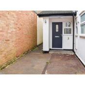 Immaculate 2-Bed Bungalow in Weybridge