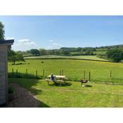 Impeccable shepherds hut sleeping up to 4 guests