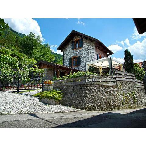 Independent Cottage in Ponte Nelle Alpi with Private Garden