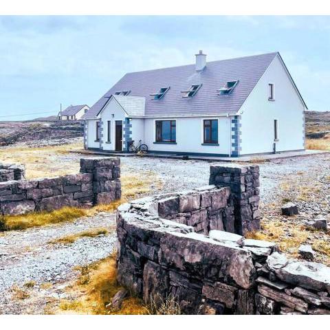 Irish Isle Oasis: Spacious 5-Bedroom Retreat