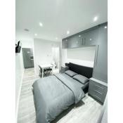 Johal Accommodation Ltd- NEC 1 bedroom studio apartment with free parking