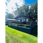 Laburnum Lodge with Hot Tub