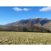 Lake District Farmhouse - Stunning views of Blencathra