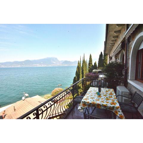 Leonardo Walsh Apartment With Lake View