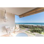 LETS HOLIDAYS Beach front apartment in Gavà Mar, Pine Beach