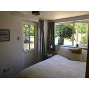 Light airy comfy small double room with en-suite