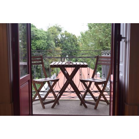 Liiiving in Porto - Vintage Balcony Apartment