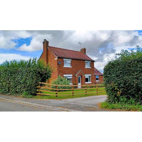 Little Harries Cottage - surrounded by open fields