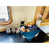 Lovely 2-Bedroom Barge Brunswick Dock Liverpool!