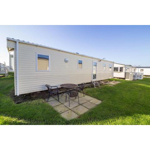 Lovely caravan nearby Scratby beach in Norfolk ref 50065E