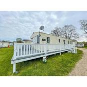 Lovely Caravan With Decking And Free Wifi In Lowestoft Ref 12106b