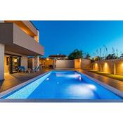 Luxuriöse Villa mit privatem Pool und Sonnenterrasse