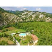 Luxurious Mansion in Apecchio with Swimming Pool