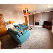 Luxury 2 bed apt 4 mins from M6 J44 pet friendly,