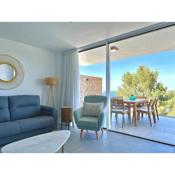 Luxury apt w/sea-view, pool & gym walk to beach E