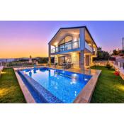 Luxury Sea View Villa w Pool By The Sea in Antalya