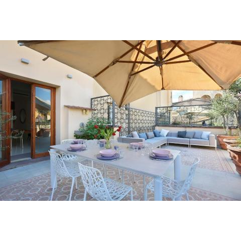 LUXURY suite with amazing Terrace in Florence-hosted by Sweetstay